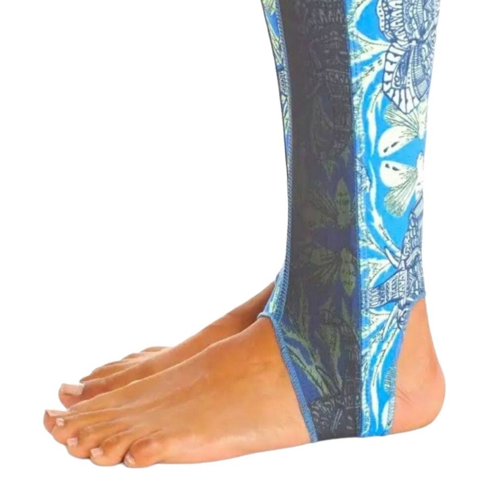 Maaji Matching Workout Set Small Sports Bra Stirrup Leggings Blue Print Beach - Picture 12 of 13